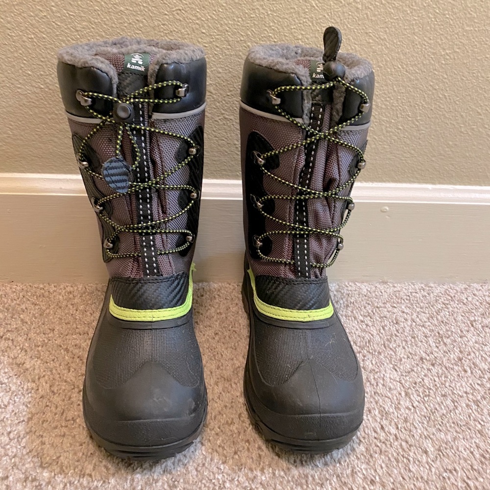 Boys Kamik snow boots size 6